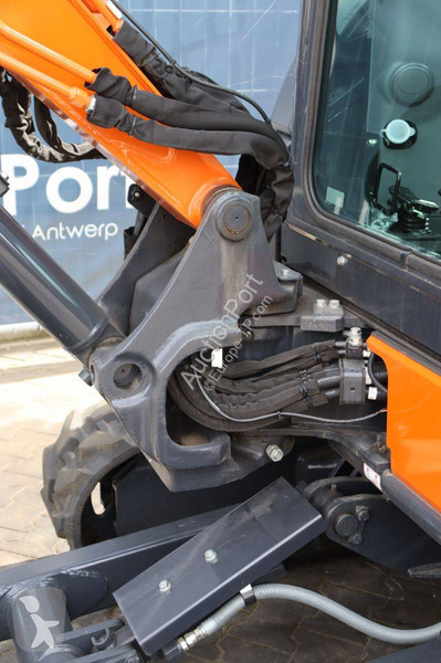 Escavadora Hitachi ZX33U-6 CLR