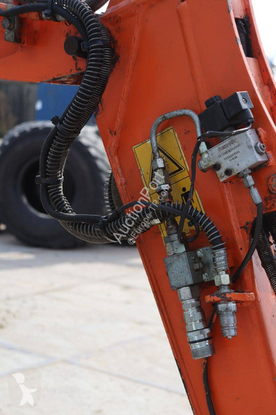 Escavatore Hitachi ZX17U