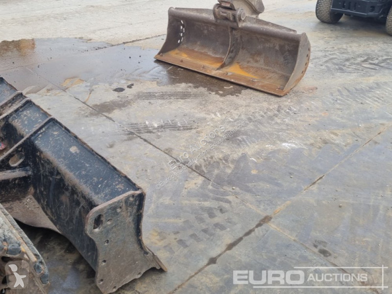 Escavatore Caterpillar R