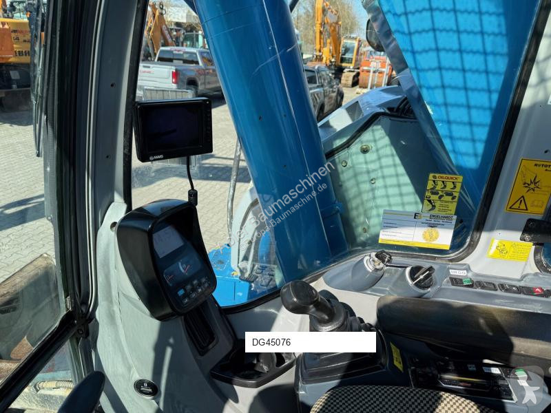 Excavator New Holland Kobelco E235 BSR-2...