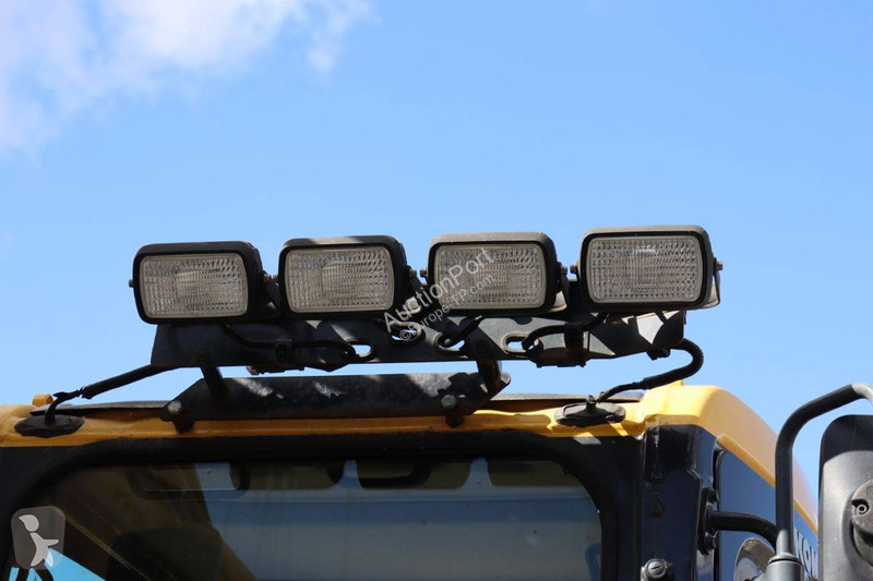 جرافة Komatsu PC138US-11