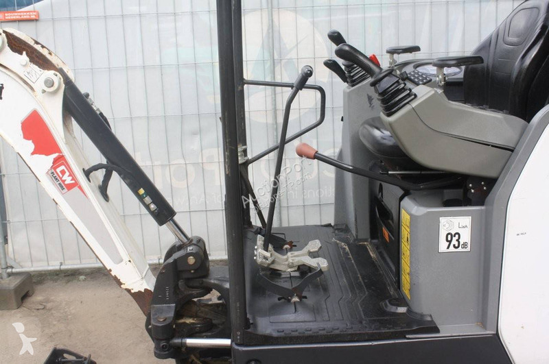 جرافة Bobcat E17