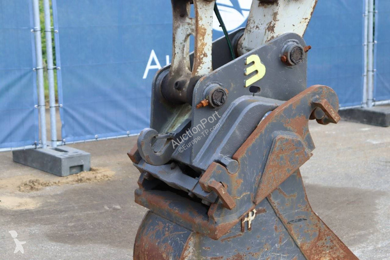 جرافة Takeuchi TB2150