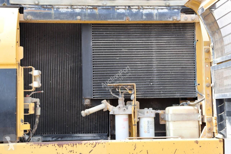 جرافة Caterpillar UHD