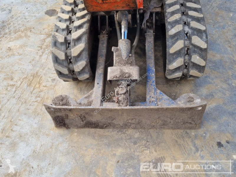Lopatový nakládač Kubota K008-3