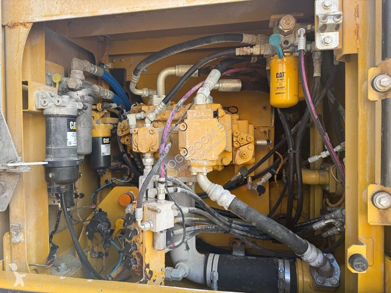 Escavadora Caterpillar