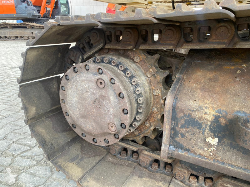 Rýpadlo Caterpillar 323 .