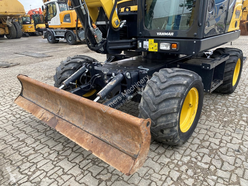 جرافة Yanmar B95w .