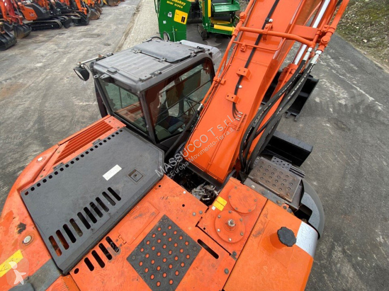 Экскаватор Hitachi ZX225 USBLC