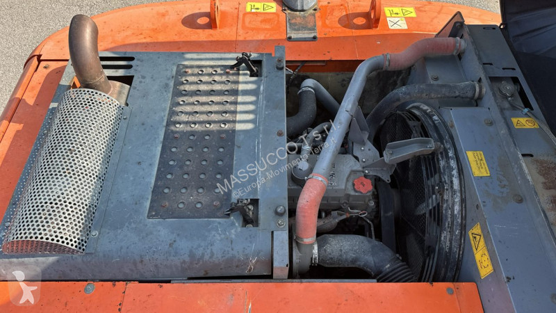 Escavatore Hitachi T-3