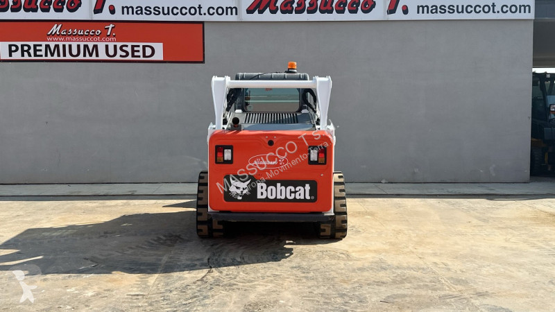 Lopatový nakládač Bobcat T590