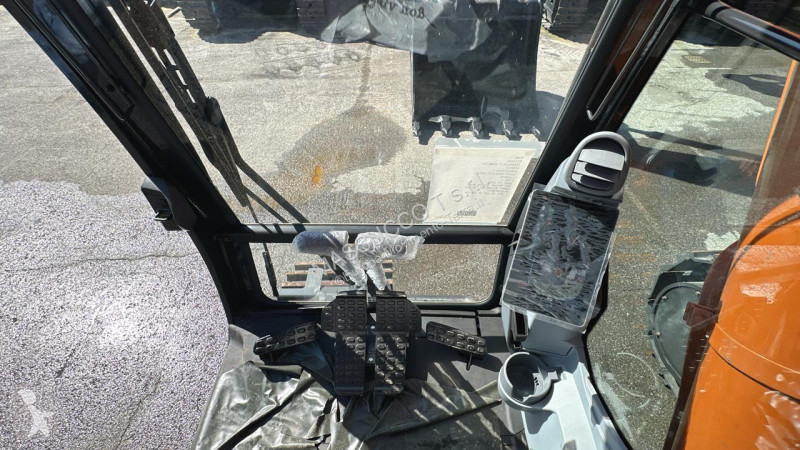 Escavatore Hitachi ZX690LCH-7