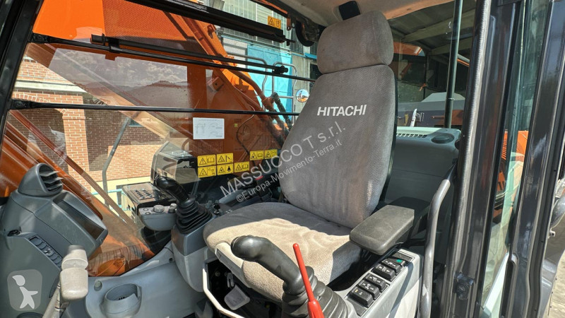Rýpadlo Hitachi T-6