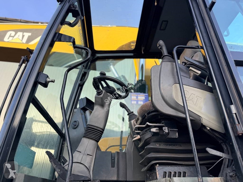 جرافة Caterpillar F