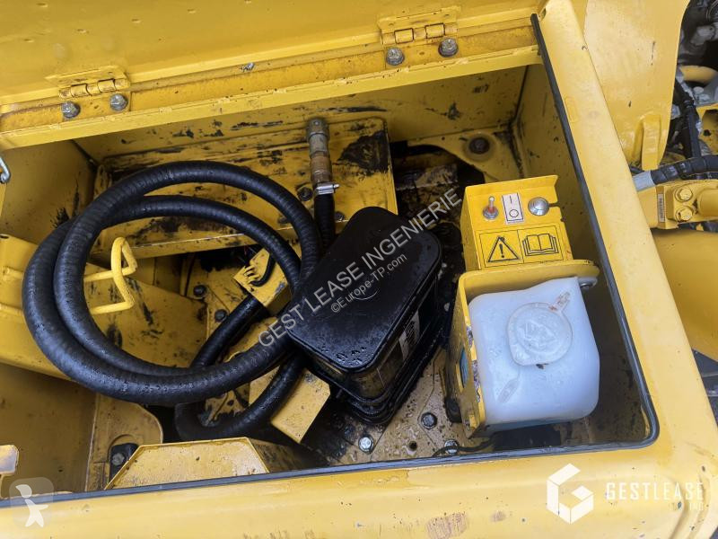 جرافة Komatsu 11