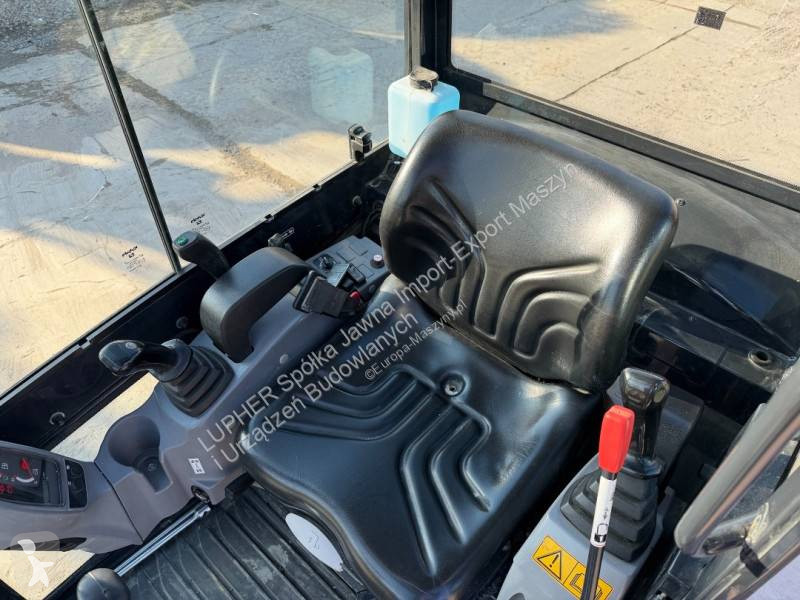 Lopatový nakládač Kubota KX016-4