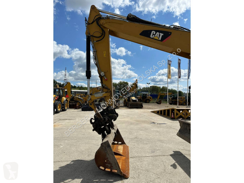 جرافة Caterpillar F
