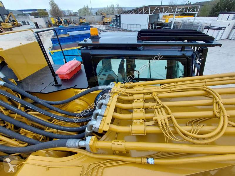 Rýpadlo Caterpillar 390F