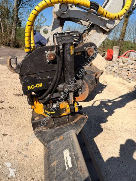Rýpadlo Takeuchi TB370