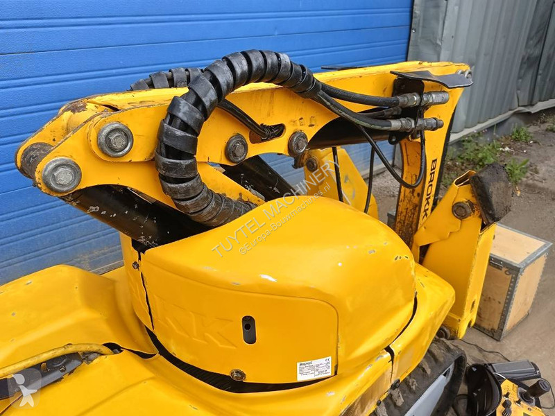 Lopatový nakládač Brokk 100 husqvarna robot...