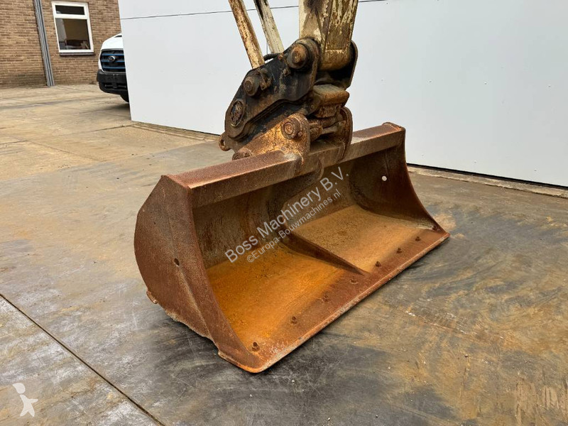 جرافة Liebherr R Compact - 5 Buckets + Forks +...