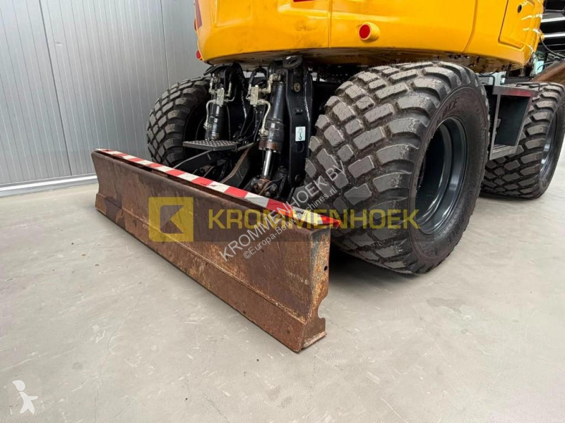 جرافة Komatsu MR-10
