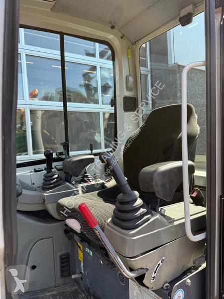 جرافة Takeuchi TB216