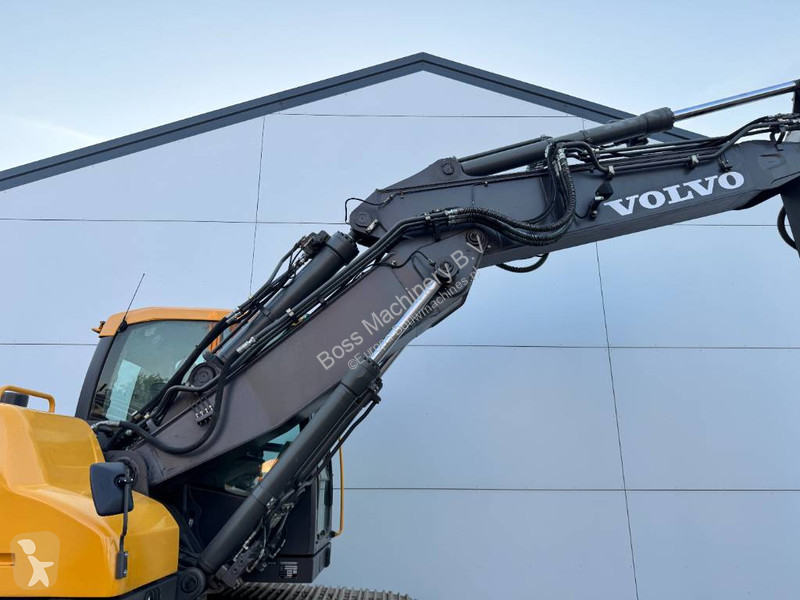 Rýpadlo Volvo L - Triple Boom / Hammer Lines