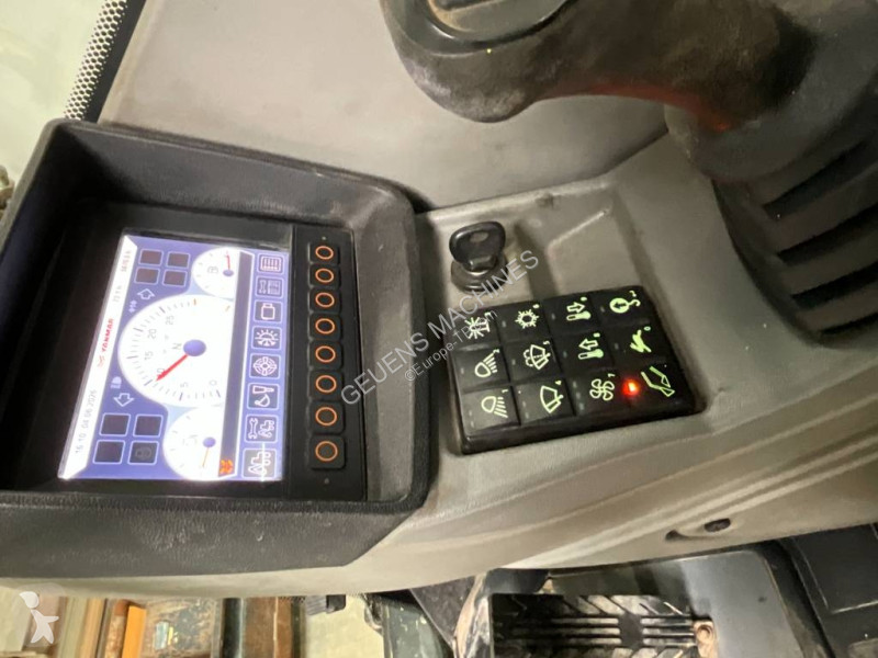 جرافة Yanmar B 75 W
