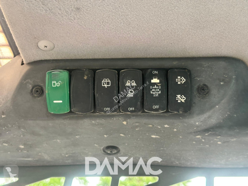 Lopatový nakládač Takeuchi TL6R