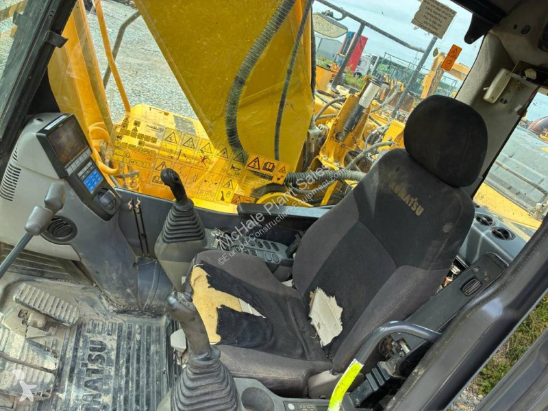 جرافة Komatsu LC10
