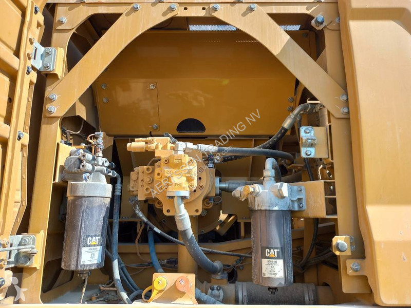 جرافة Caterpillar 350 (EXW - Abu Dhabi)