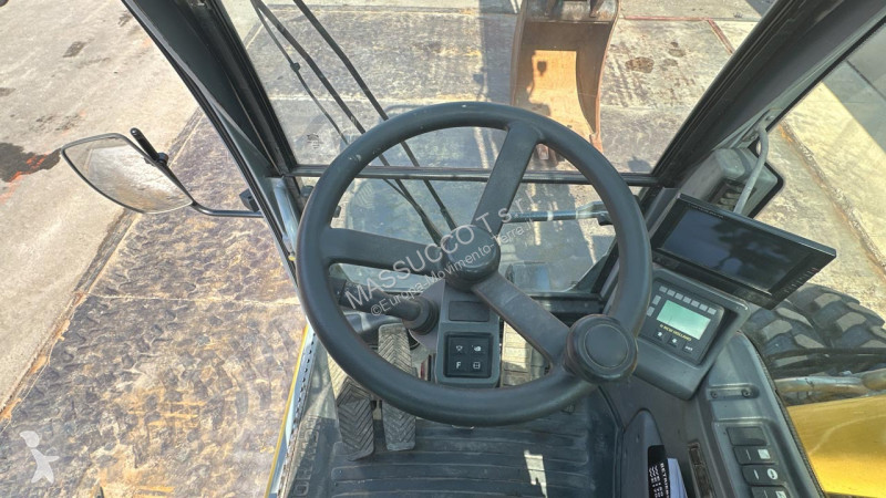 جرافة New Holland WE170C
