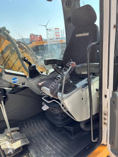 جرافة Liebherr Compact