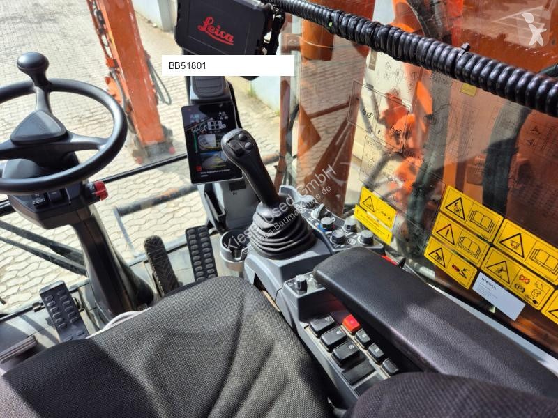 جرافة Hitachi ZX220W-7