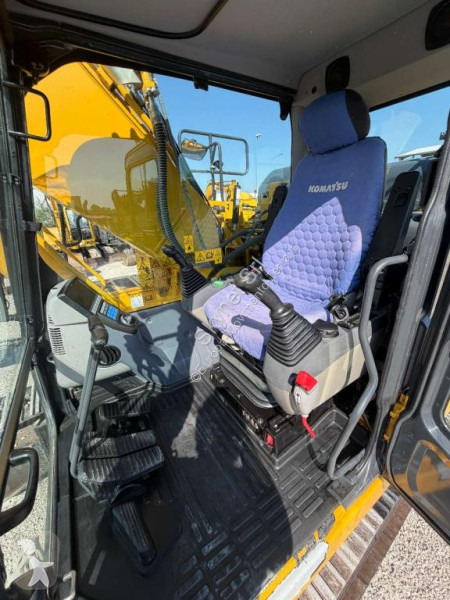 جرافة Komatsu PC210-11E0