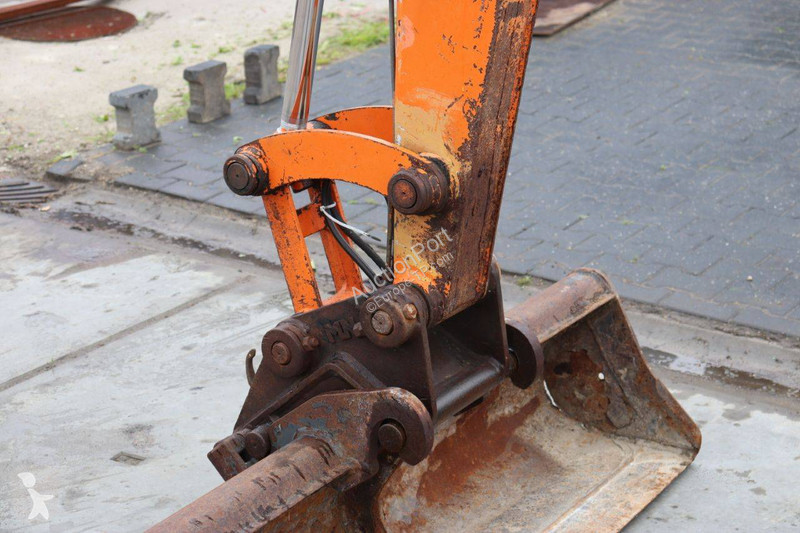 جرافة Hitachi 02
