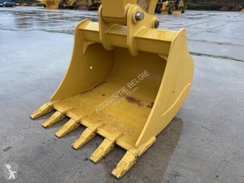 Rýpadlo Caterpillar 390F Long Reach