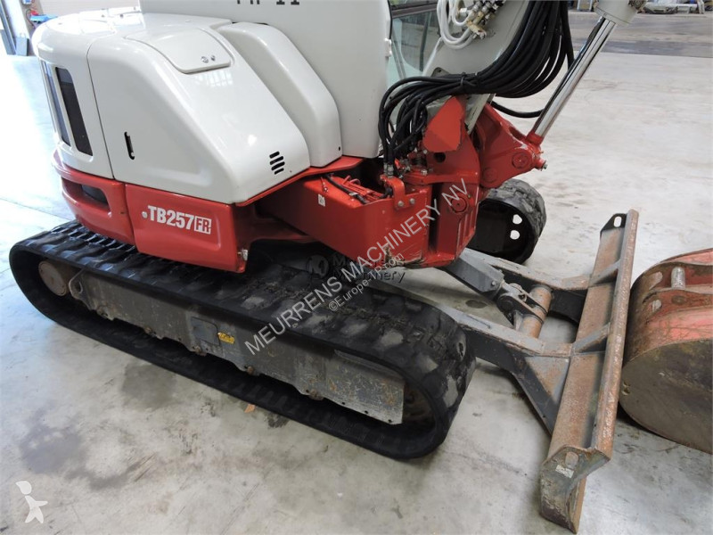 جرافة Takeuchi TB257FR Powertilt