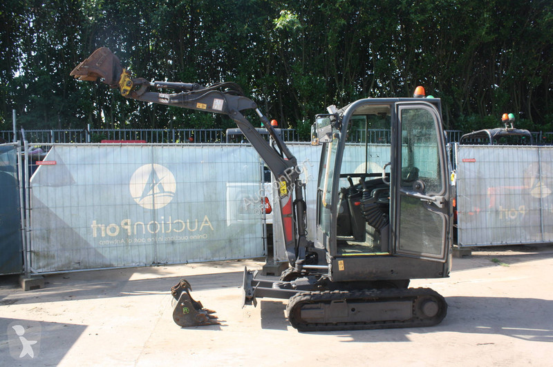 جرافة Volvo EC18E