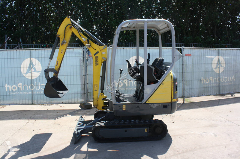 جرافة Neuson ET16