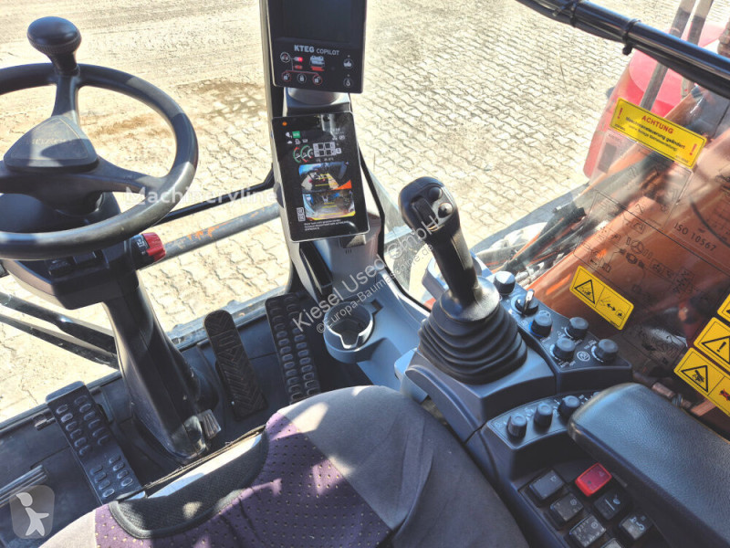جرافة Hitachi ZX220W-7