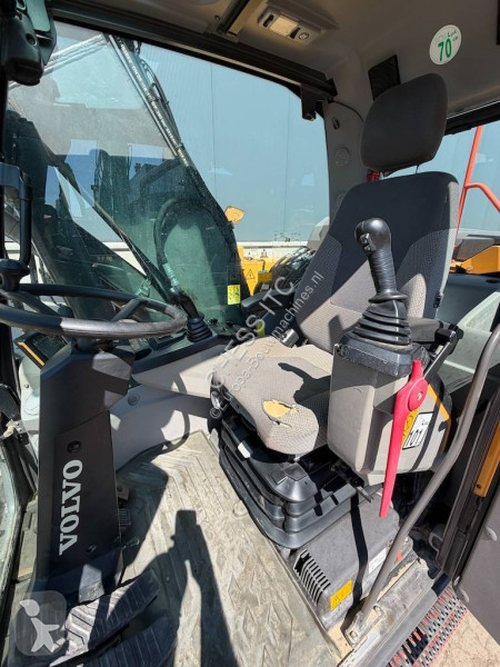 جرافة Volvo 220 E 220 - 180 -