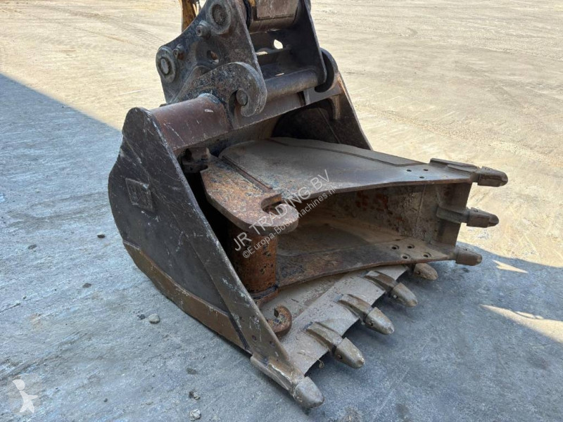 جرافة Caterpillar F
