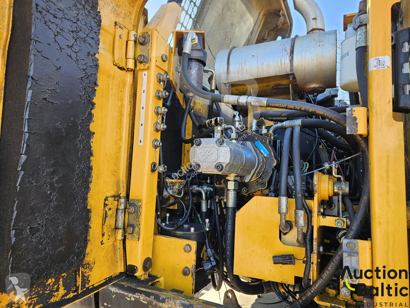 Excavator JCB
