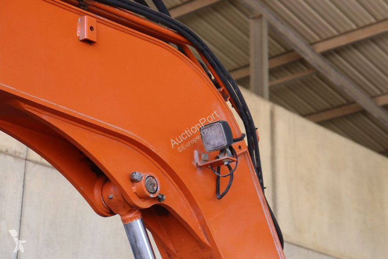 Lopatový nakládač Hitachi Zaxis B-6