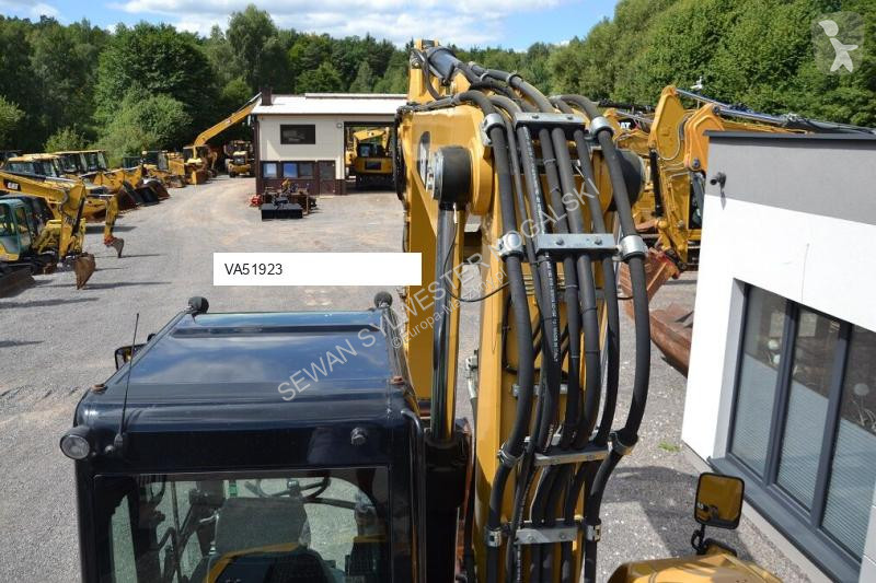 Lopatový nakládač Caterpillar 318 D