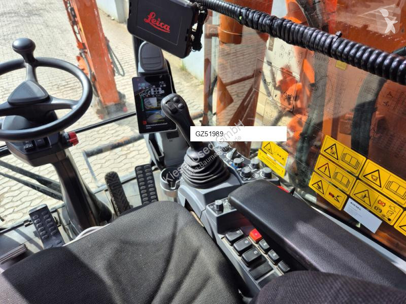 Excavadora Hitachi ZX220W-7