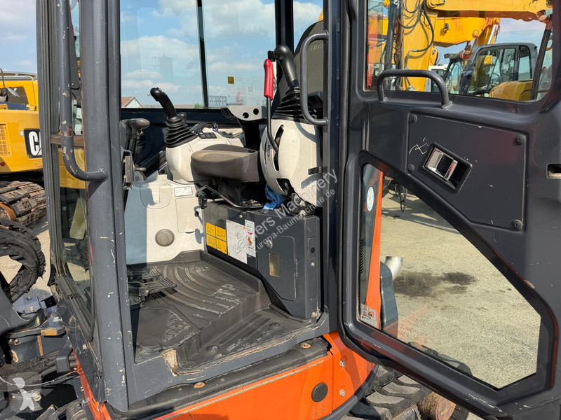 Excavadora Hitachi ZX33U-5 .
