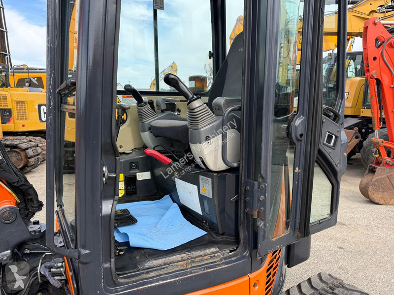 Excavadora Hitachi ZX38U .